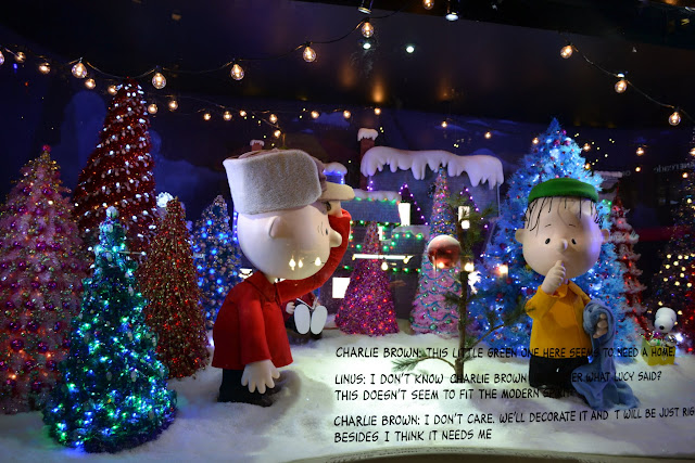 Рождественская витрина Macy’s. Тема - Рождество Чарли Брауна