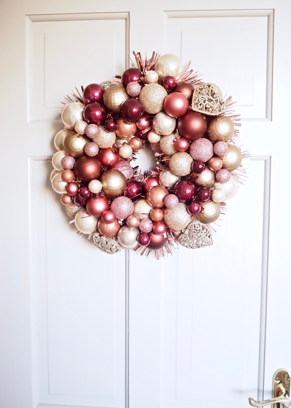 DIY Bauble Wreath Christmas DIY The dainty dress diaries