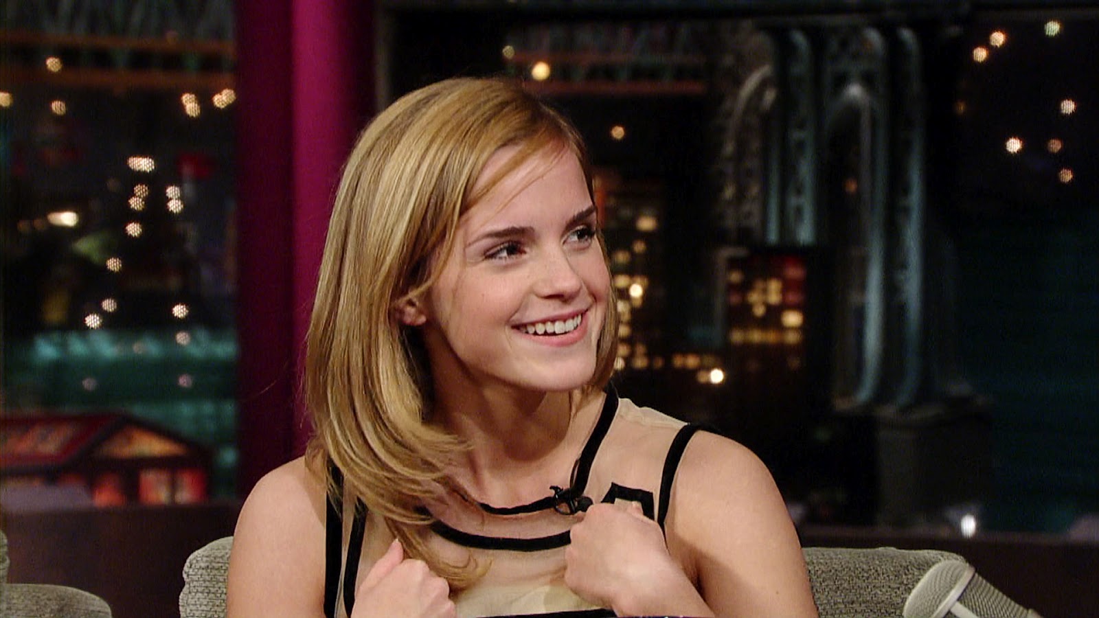 Essufter emma watson wardrobe malfunction