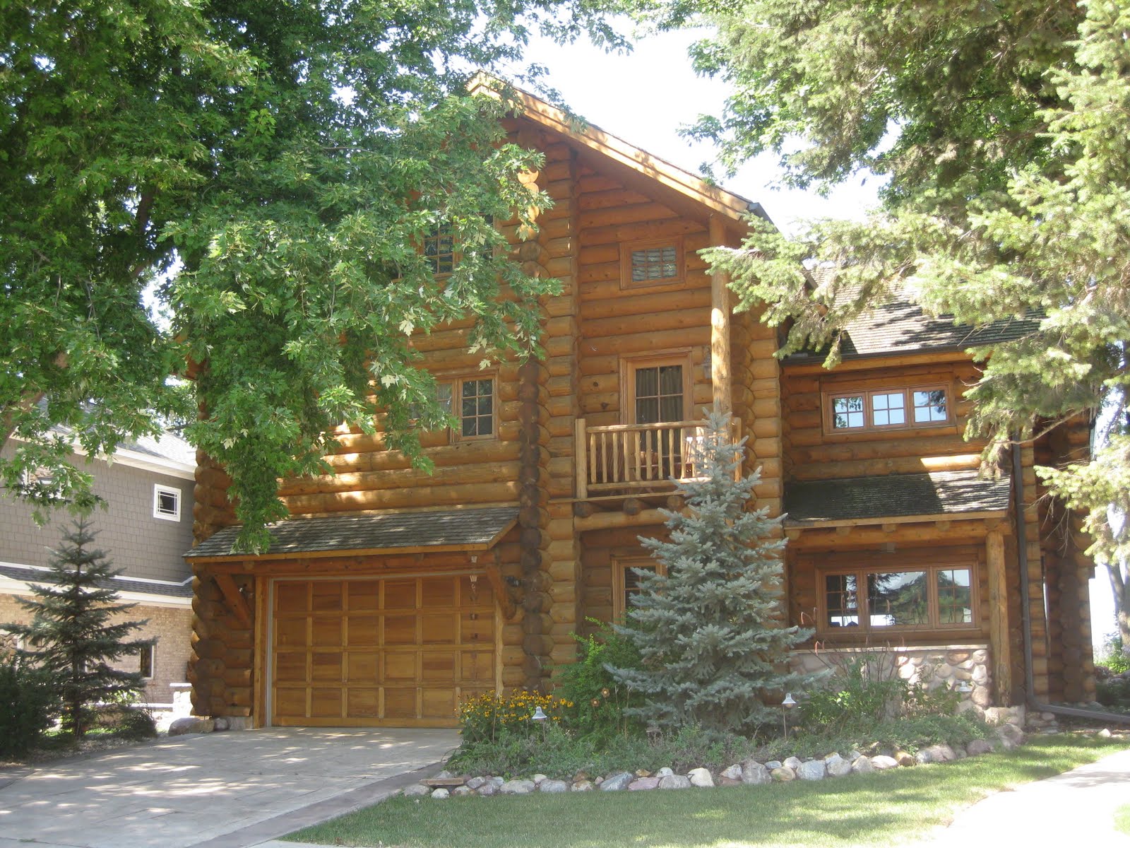 So Okoboji! THERE MUST BE CABINS, TOO?