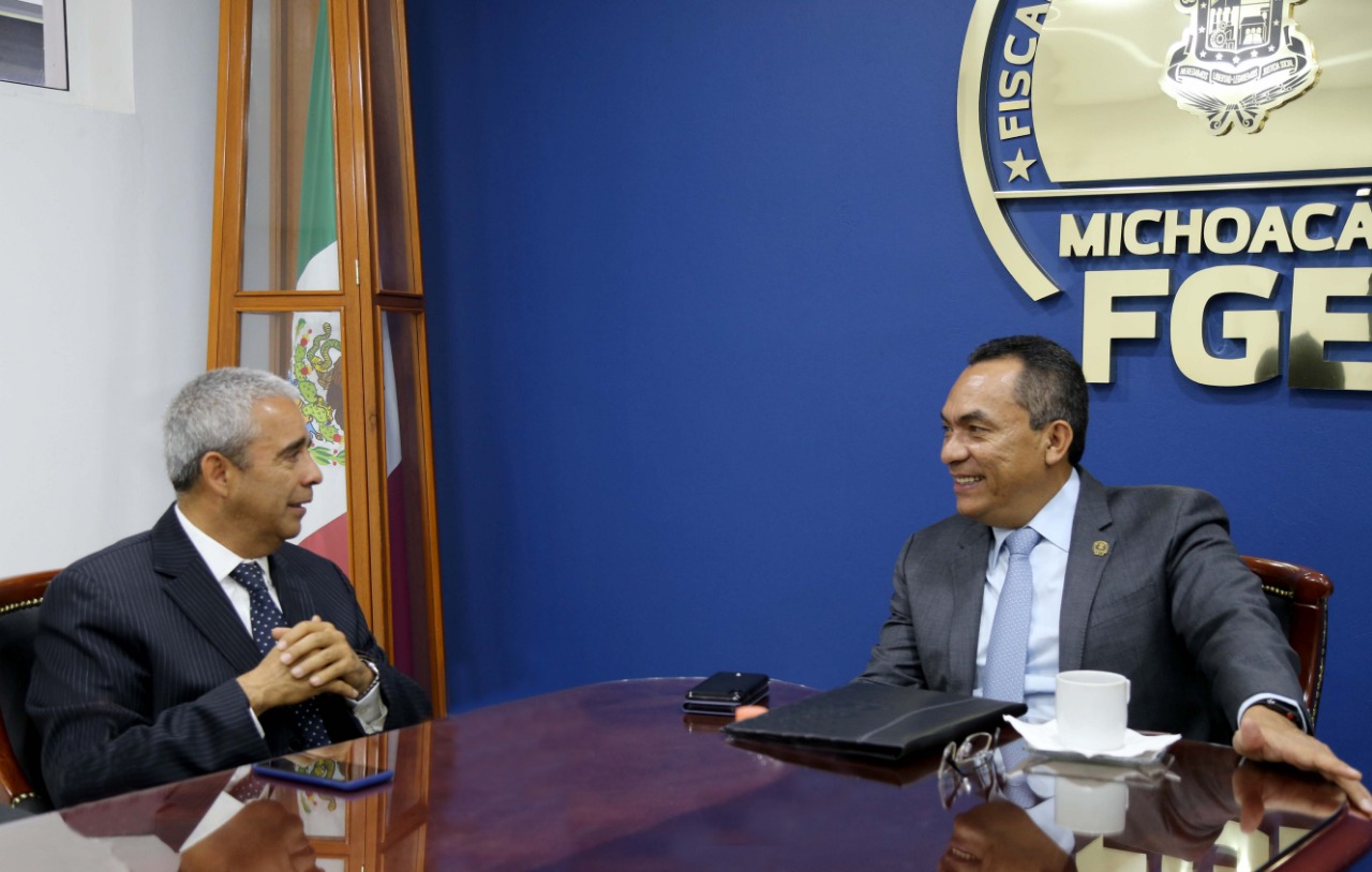 Reconoce ALS en notarios de Michoacán, a elementos auxiliares de la