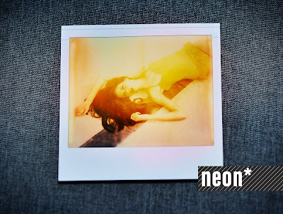 neon-fotografie-impossible-polaroid