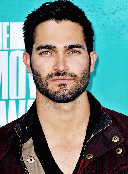 birthdays: Tyler Hoechlin (photos)