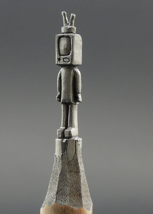 05-TV-Man-Jasenko-Đorđević-Miniature-Sculptures-in-Pencil-Graphite-Lead-www-designstack-co