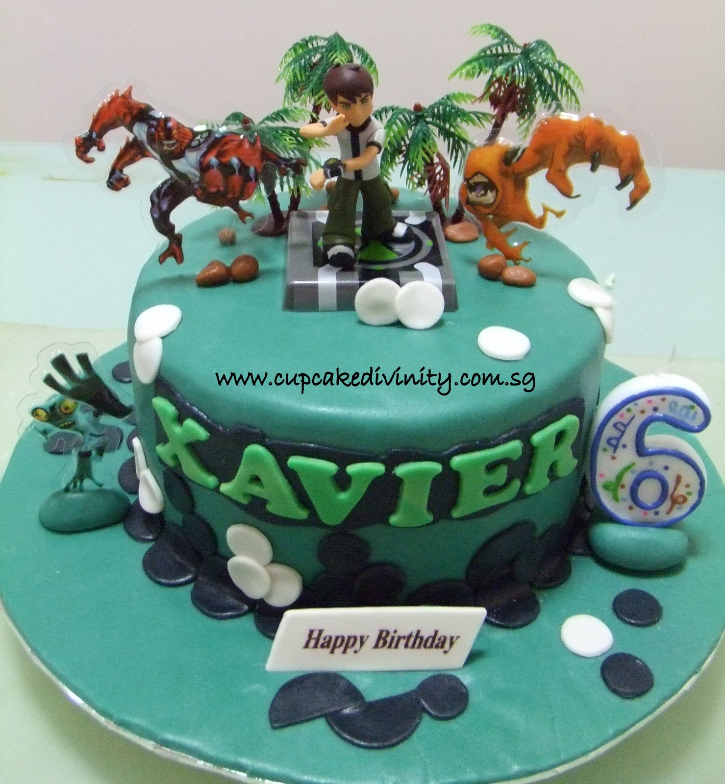 Cupcake Divinity: Xavier's Ben 10 cake
