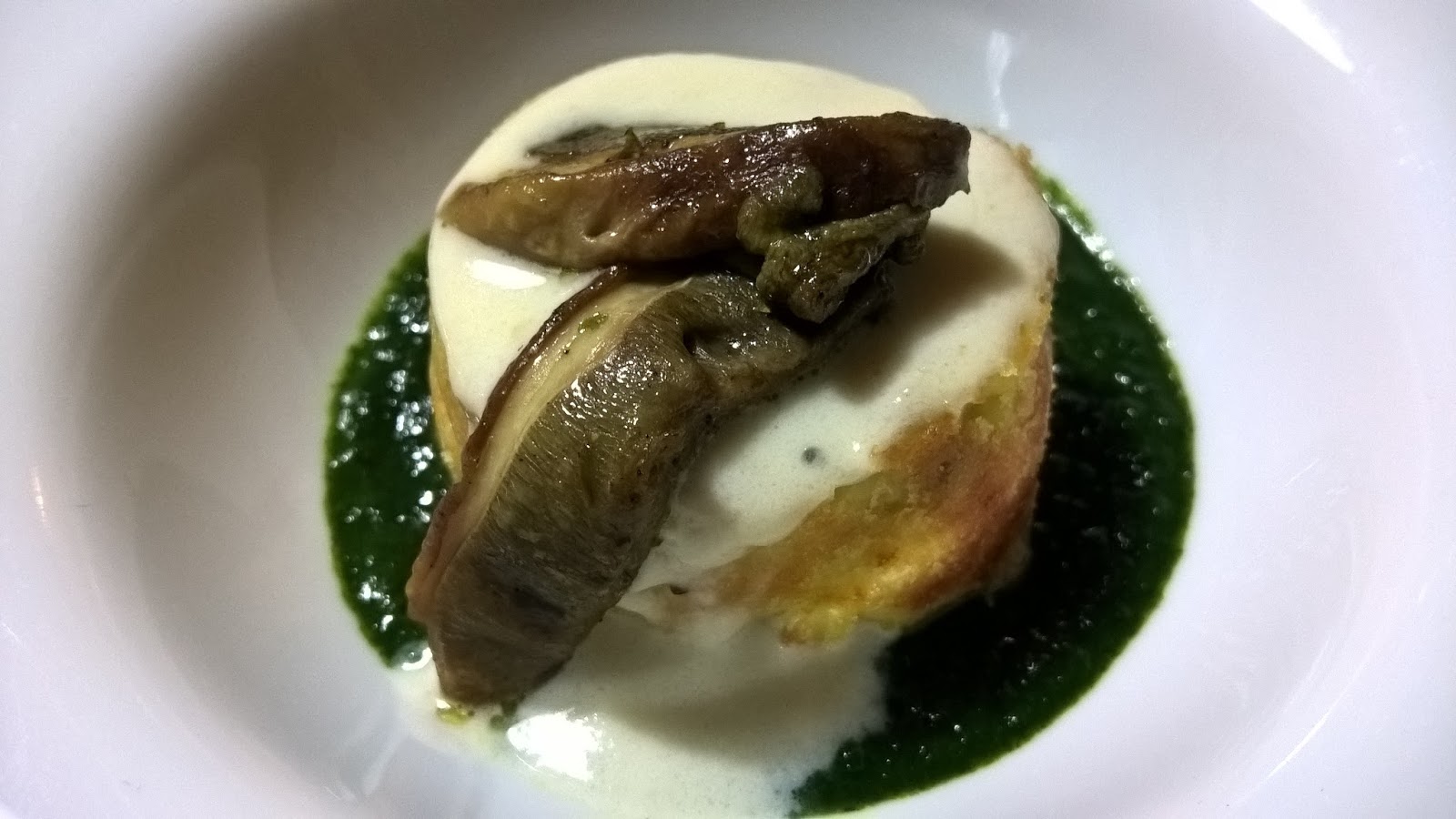 Patate e porcini su crema di spinaci e fonduta di parmigiano