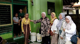 Elli Wahyuni Soegiarto Anggota Dewan Provinsi Lampung Bersama PIRA Kunjungi Lokasi Bencana Banjir Di Pesawaran
