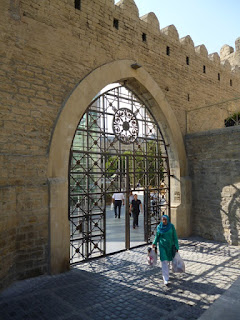 Puerta en las murallas de Bakú