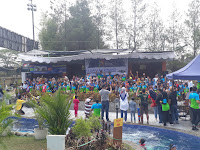 Foto bersama seluruh peserta Water Carnival Foto seluruh peserta bersama dengan beberapa perwakilan panitia dan orang tua