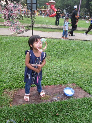Main Buih Sabun di Taman Tasik Shah Alam