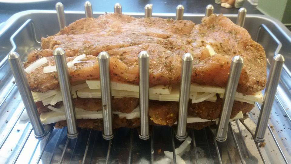 Ollis Grillabenteuer: Puten Gyrosschichtbraten mit Feta und Zwiebeln Ollis Grillabenteuer: Puten Gyrosschichtbraten mit Feta und Zwiebeln