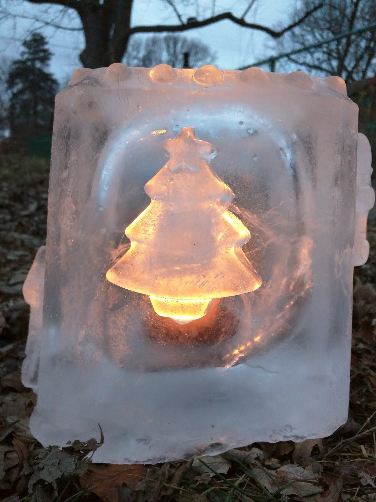 Ice Lanterns how to make and decorate them Decorating ice lanterns with ice appliques