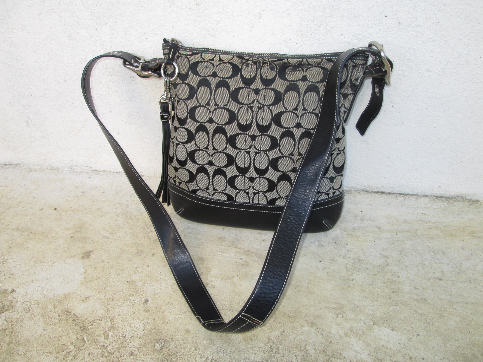 d0rayakEEbaG: Authentic Coach Signature Shoulder/Sling Bag(SOLD)