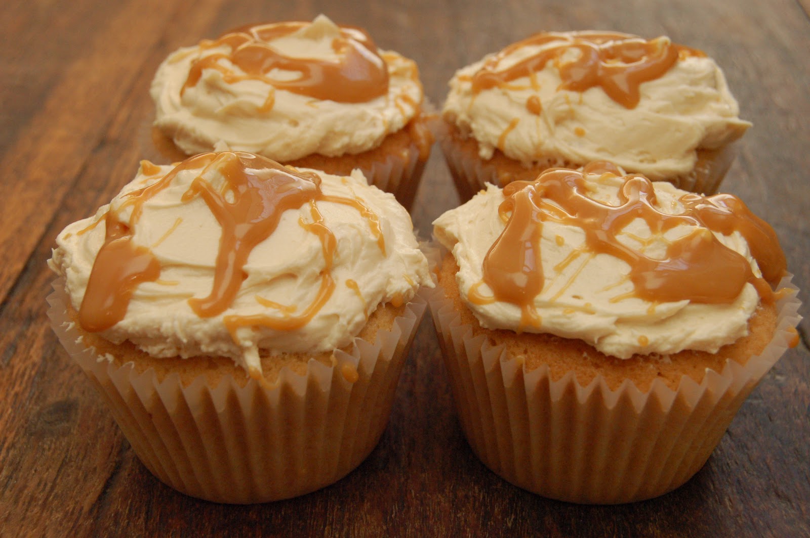 how to eat properly vanilla caramel cupcakes with salted caramel frosting