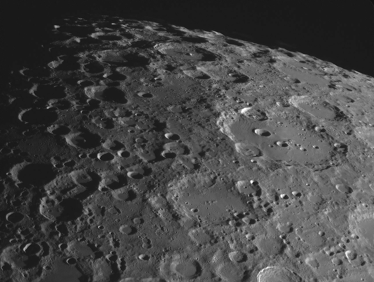 Кусок от луна. Фрагмент луны. Фрагмент луны. Фрагмент луны. Фрагмент луны.