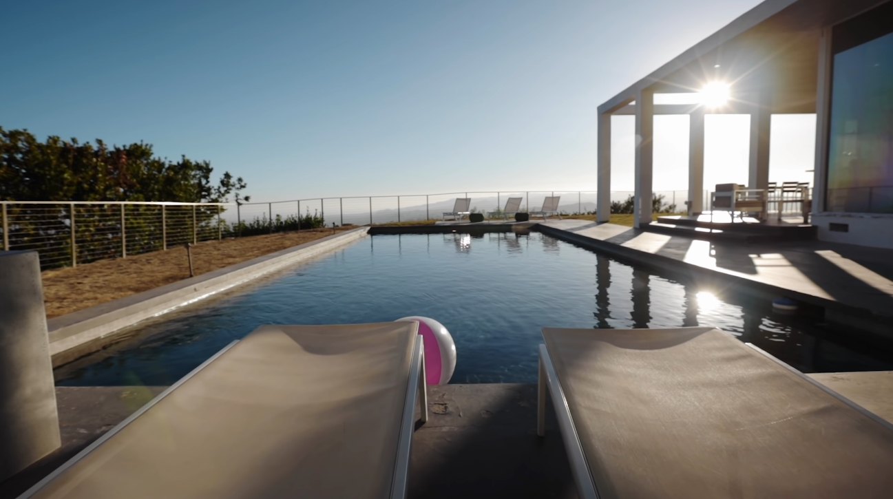 23 Photos vs. 400 Walker Dr, Beverly Hills Home Interior Design Tour