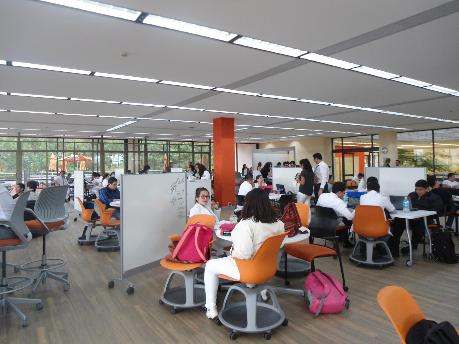 Sala de Estudio Colaborativo y Biblioteca Digital de la Universidad