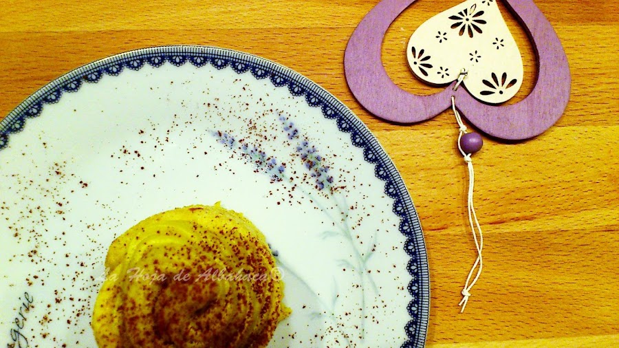 Piononos, bourbun, crema pastelera de pistacho, chocolate