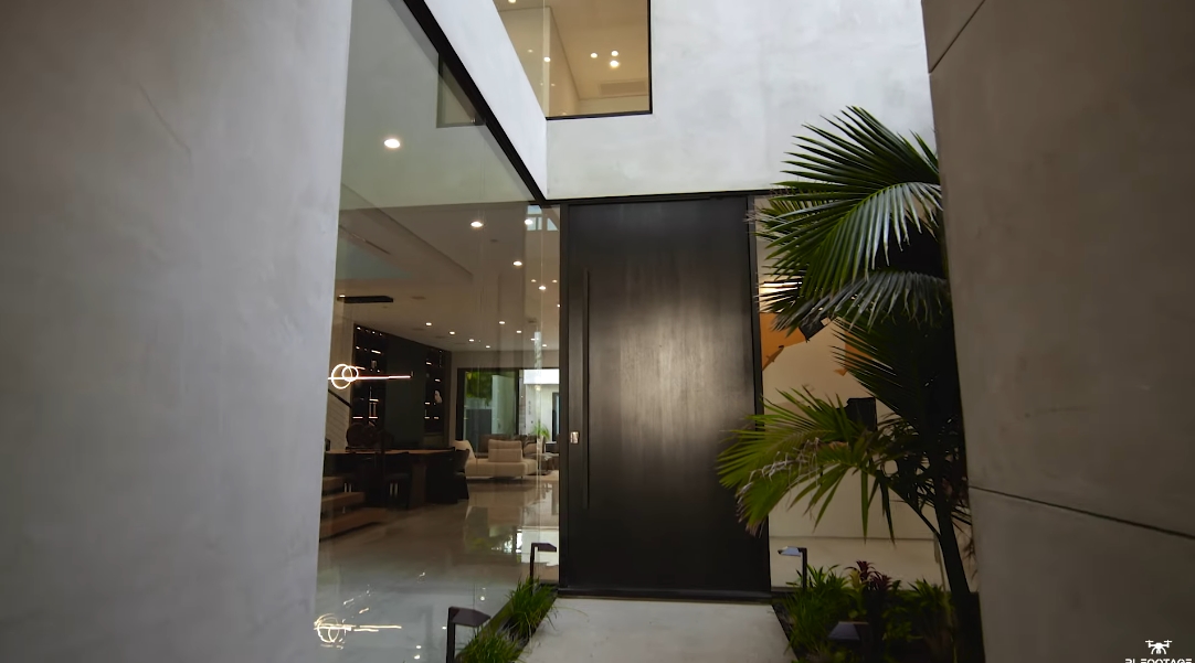 32 Interior Design Photos vs. 831 N Curson Ave, Los Angeles Luxury Home Tour