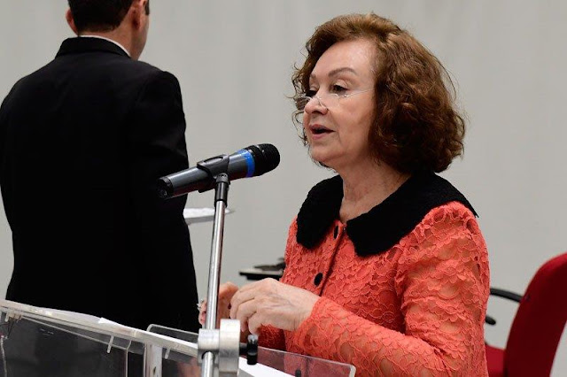 nancy%252520falando%25252011