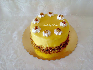 Tort cu nuci caramelizate