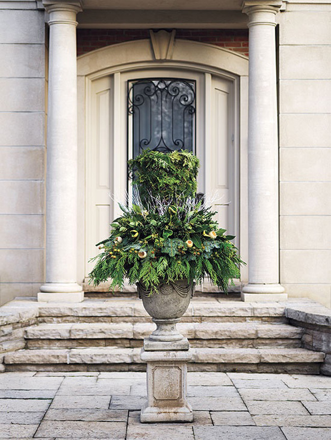 MARTHA MOMENTS Festive Winter Urns