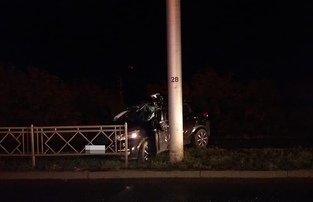 KIA въехала в столб: погиб водитель KIA въехала в столб: погиб водитель