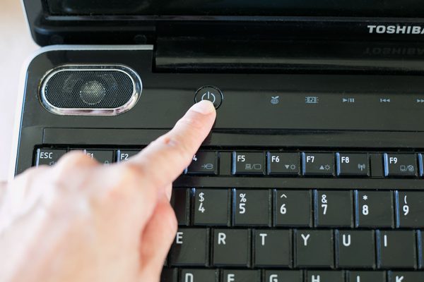 [SOLVED] How to keep laptop on when Power button is pressed in Windows