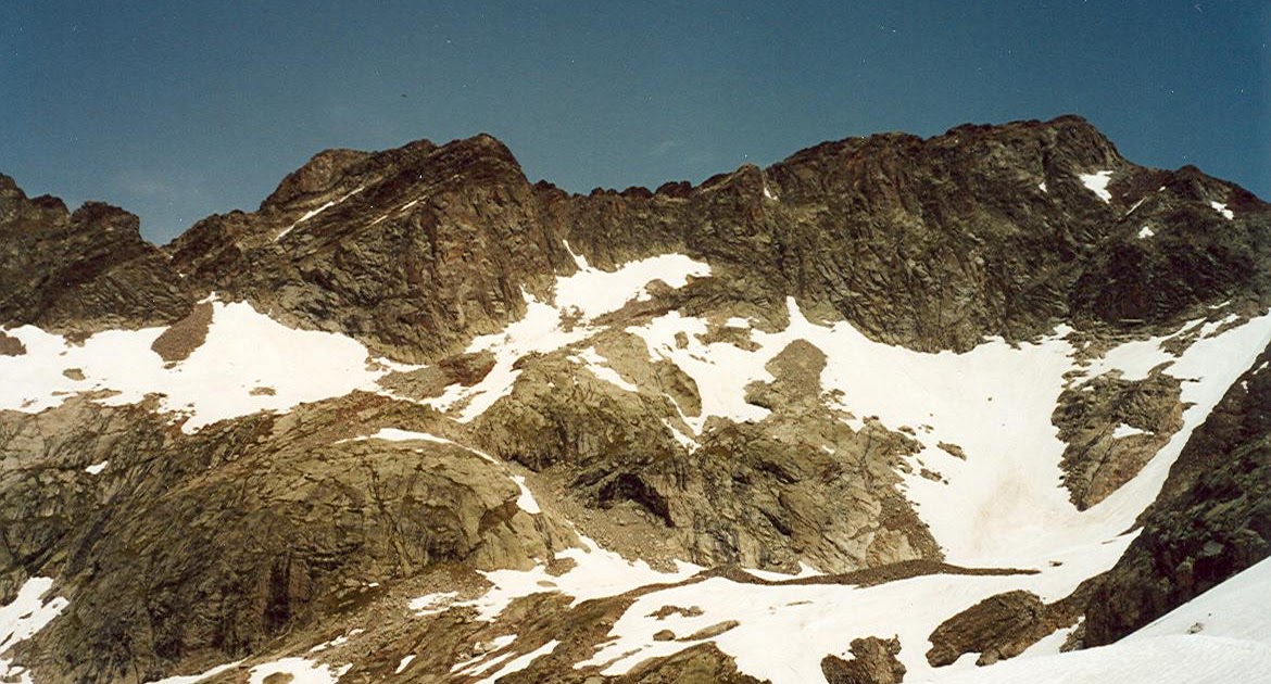 El sueño de la ruta del lobo Pico Belloc (3008 m) Spijeoles (3065 m