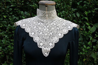 English Corner Shop: Кружевные антикварные воротники у нас на выставке ...