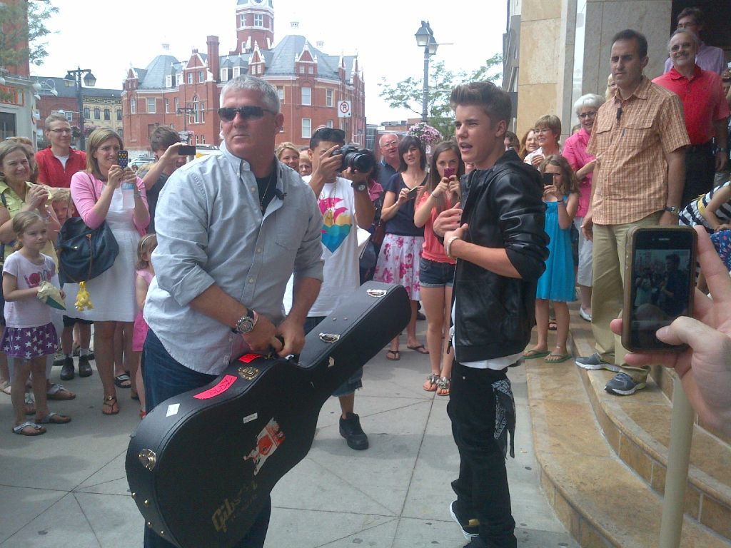 Justin Bieber: Justin Bieber Live Singing “BABY” at Avon Theatre