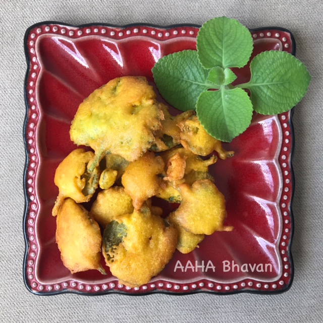 AAHA bhavan Panikoorka Karpooravalli Bhajji / Spanish Thyme fritter
