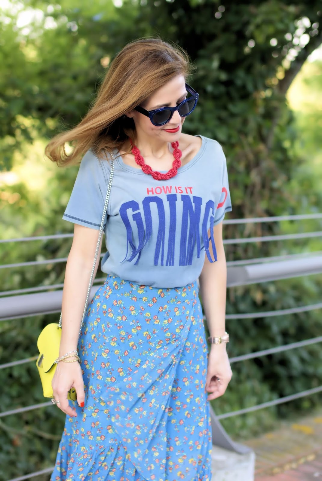 The side ruffled skirt: a season must have and a Teetopia tee on Fashion and Cookies fashion blog, fashion blogger style