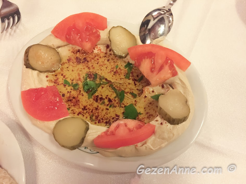ortada zeytinyağlı humus, Sveyka restoran Antakya
