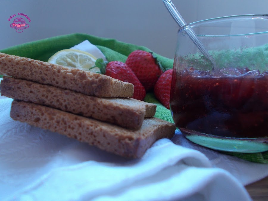 Mermelada de fresa con azúcar moreno de caña