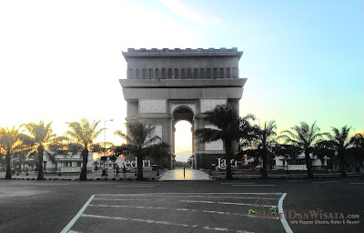 Monumen Simpang Lima Gumul Kediri