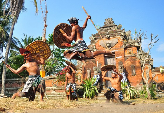 Daya Tarik Objek Wisata Budaya Gebug Ende Di Gerokgak Buleleng Bali - Ihategreenjello
