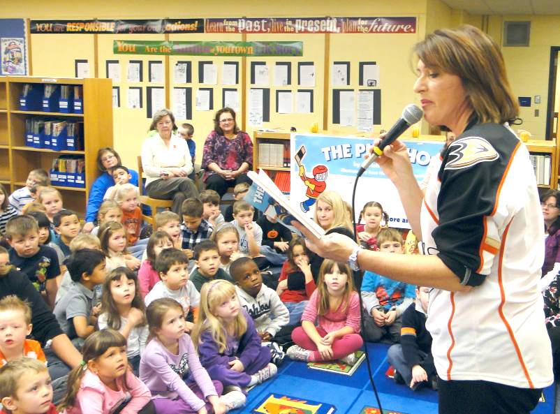 Syracuse Hockey Mom's Network Writing & Teamwork promoted at