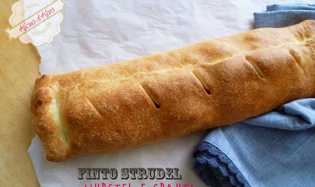Finto strudel con würstel e crauti al naturale Finto strudel con würstel e crauti al naturale