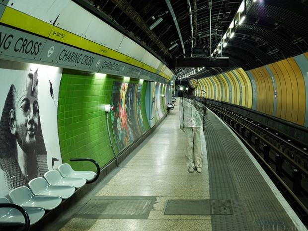 11-London-Charring-Cross-Liu-Bolin-Find-The-Painted-Invisible-Man-www-designstack-co
