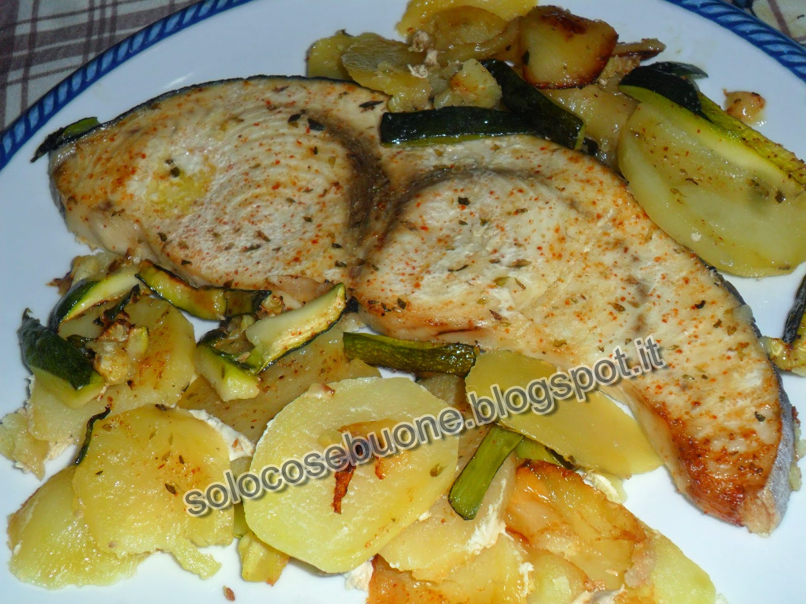 pesce spada al forno  con patate e zucchine