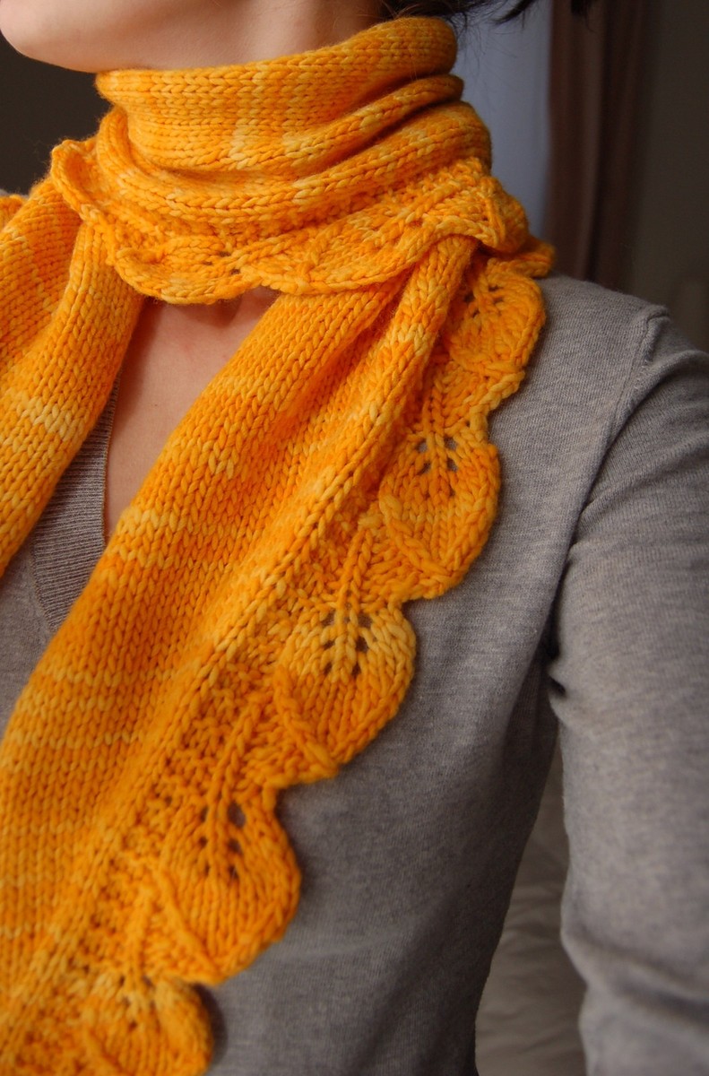 Красивый шарф связанный. Шарф. Красивые вязаные шарфы. Красивый шарф спицами. Оригинальные вязаные шарфы.