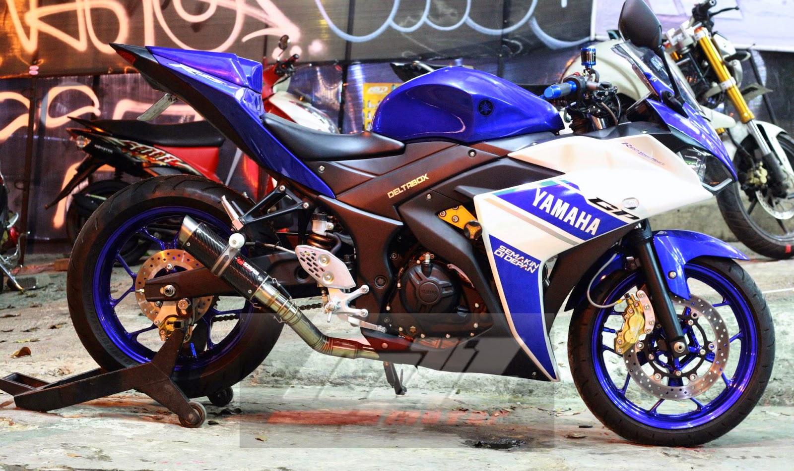 BLUSPIT MOTO BLOG Modifikasi Yamaha R25 Sporty Ala Layz Motor