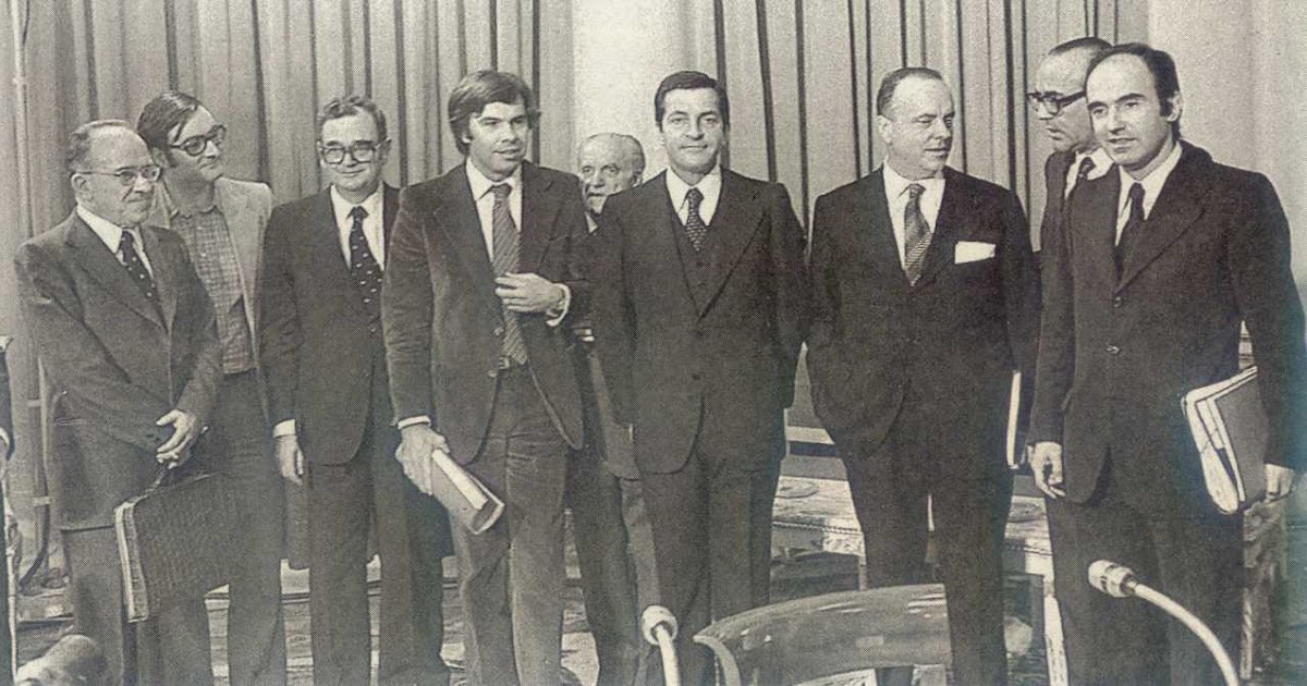 Historia de España El contexto de los Pactos de la Moncloa (1977) Historia de España El contexto de los Pactos de la Moncloa (1977)