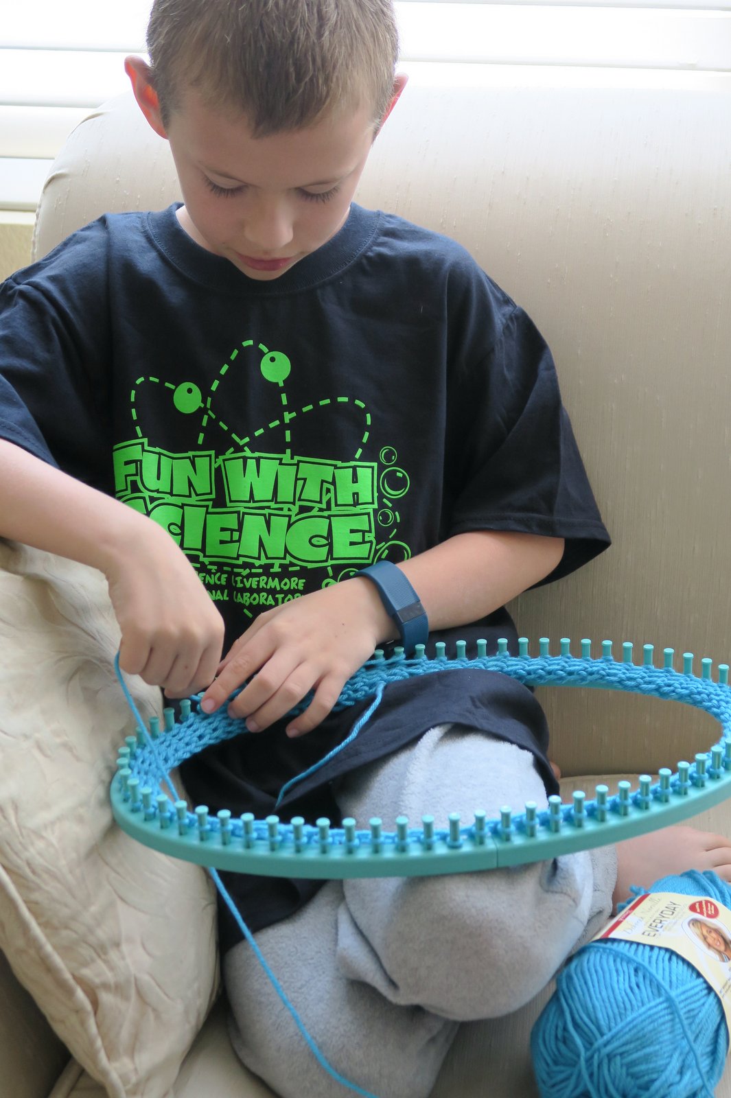 Cindy deRosier: My Creative Life: Oval Knitting Loom Project #1