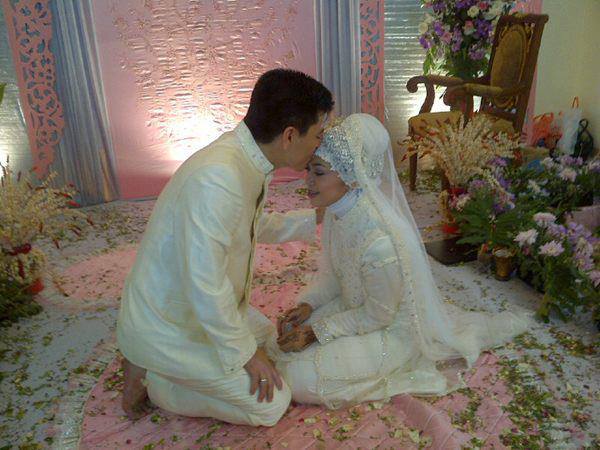 Setuju? Nggak Harus Nunggu Mapan Untuk Menikah, Berjuang Dengan Anak Istri Jauh Lebih Indah Setuju? Nggak Harus Nunggu Mapan Untuk Menikah, Berjuang Dengan Anak Istri Jauh Lebih Indah