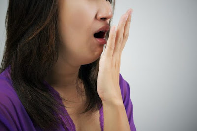 Τι σοβαρό μπορεί να κρύβει η κακοσμία του στόματος; Φυσικοί τρόποι πρόληψης 5