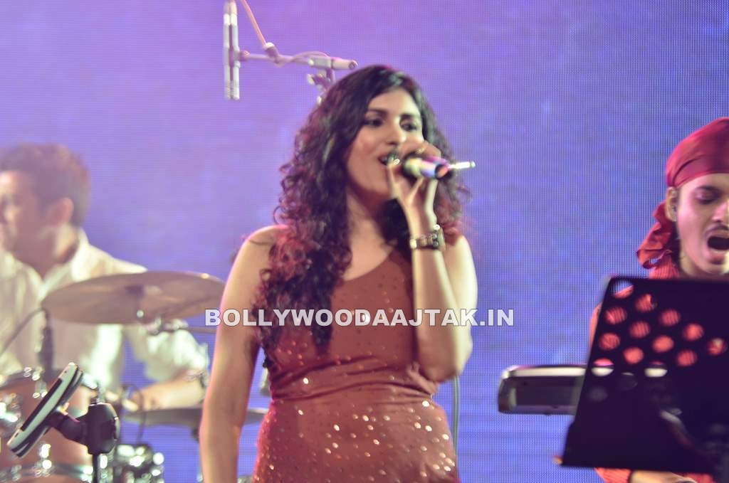 Mahalaxmi 1 - Shankar Hariharan and Mahalaxmi concert for Nagrik Sikshan Sanstha