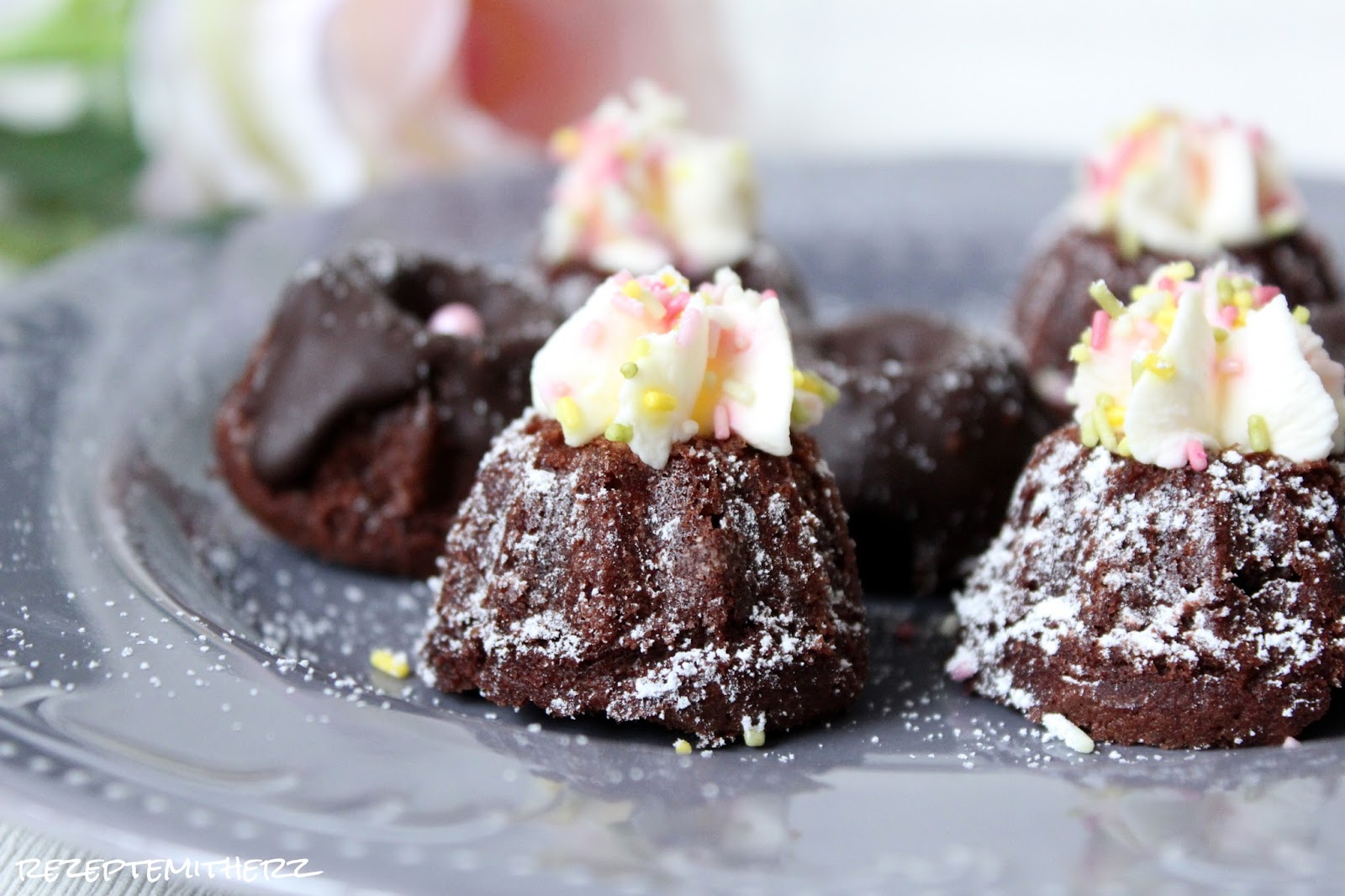 Rezepte mit Herz: Schoko - Mini - Guglhupfe Rezepte mit Herz: Schoko - Mini - Guglhupfe