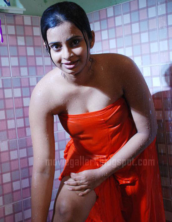 Southindian Actress Leaked Bathroom Selfie Images ~ Hot